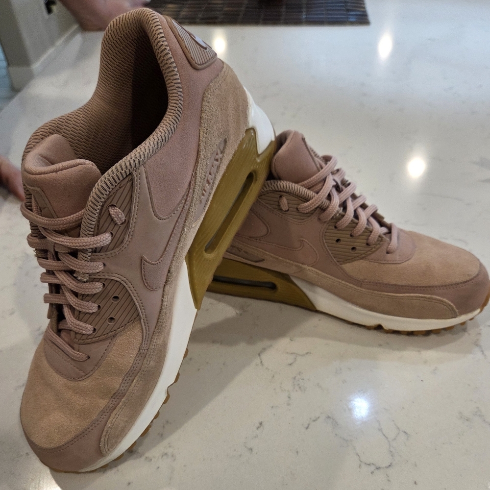 Nike Women's Air MAX 90 SE, Sneakers in "Particle Pink'd"